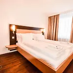 Haus Camillo Апартаменты Зас-Фе